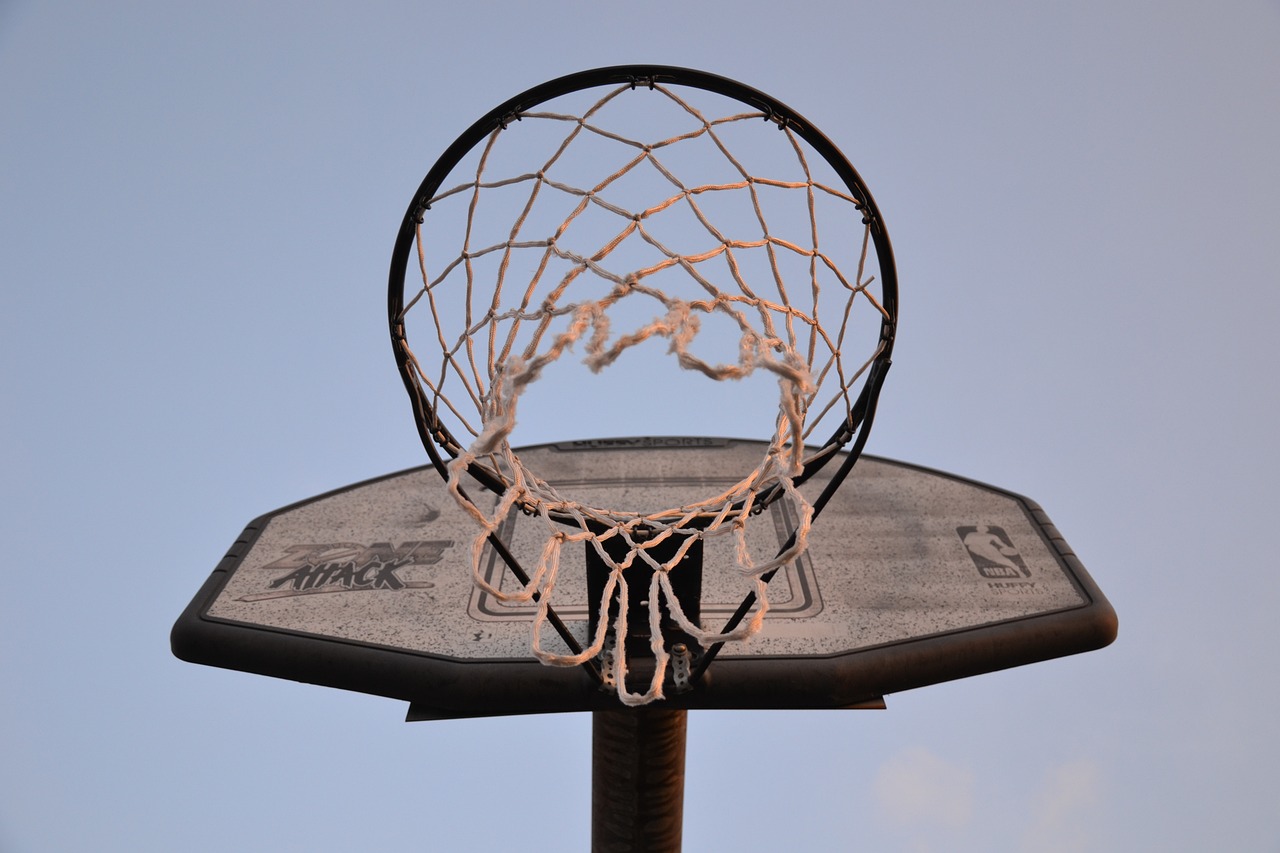 揭秘篮球赛事最新动态，狂言NBA最新资讯全面解析，赛事观看指南！