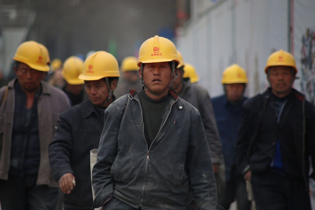 草滩三路最新工厂招聘启事公告